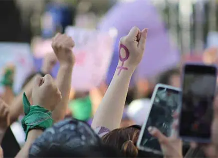 Colectivas feministas alistan manifestaciones en San L&aacute;zaro y la SCJN