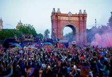 La multitudinaria celebración de campeones de los dos equipos del Barça no se olvida de Messi La multitudinaria celebración de campeones de los dos equipos del Barça no se olvida de Messi