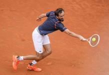Medvedev le toma el gusto a la arcilla, avanza a semis del Abierto de Italia
