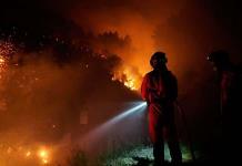 Evacuan a cientos por un incendio en España
