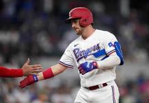 Rangers aplastan a los Rockies