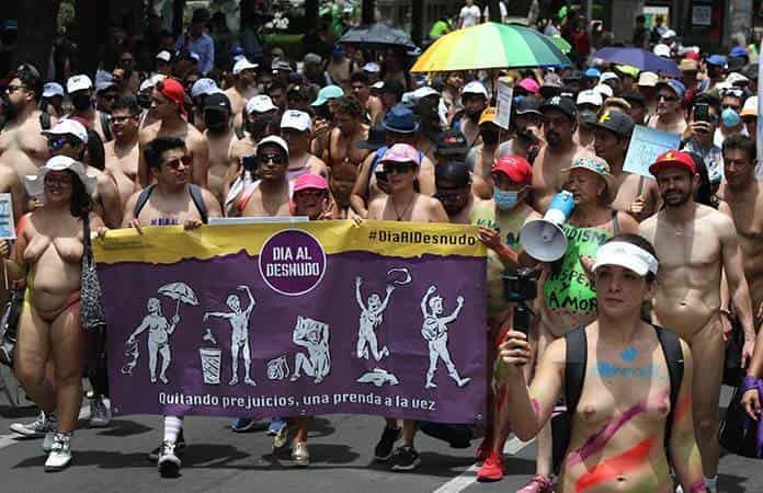 Comunidad Nudista Marcha En CDMX