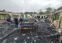 Incendio en una escuela deja 19 niños muertos