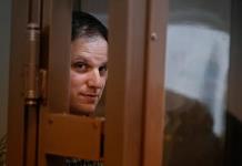 Prolongan arresto de periodista en Rusia