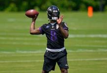 Jackson presente en prácticas voluntarias con los Cuervos