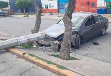 Abandonan automóvil chocado en Av. San Pedro