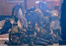 Al menos 75 heridos en choques entre manifestantes serbios y fuerzas de la OTAN en Kosovo