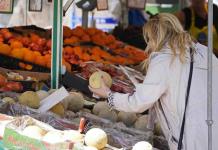 La inflación de la eurozona baja al 6.1% pero aún no repercute en consumidores