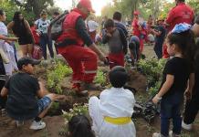 El alcalde abandera a niños y niñas como Guardianes del Agua