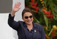 La presidenta de Honduras viaja a China por inversiones, tras romper con Taiwán
