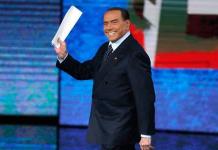 Hoy ha muerto Berlusconi, el anuncio entre lágrimas de los presentadores de su televisora Hoy ha muerto Berlusconi, el anuncio entre lágrimas de los presentadores de su televisora