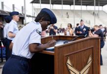 Fuerzas armadas de EEUU reclutan a migrantes y les ofrecen vía para naturalizarse