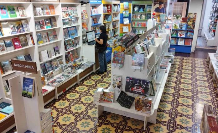 Jane Austen Tanzania Rafflesia Arnoldi Inicia Librería Española campaña de donaciones para convertirse en centro  de arte y cultura