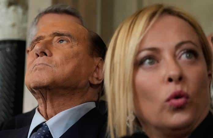 Silvio Berlusconi y Giorgia Meloni / Foto: AP