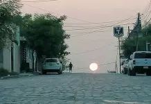 Permitir&aacute;n a comunidades escolares decidir sobre clases presenciales o en l&iacute;nea por el calor
