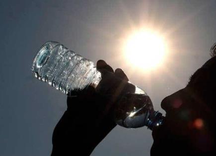 Protección Civil de Nuevo León distribuye bebidas hidratantes ante intensa ola de calor