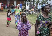 Uganda sepulta a víctimas de ataque a escuela