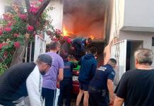 Corto en un automóvil provoca incendio de vivienda en la Unidad Ponciano Arriaga