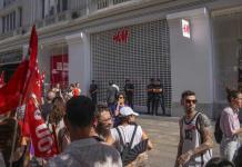 Trabajadores de H&M hacen huelga y cierran tiendas en España