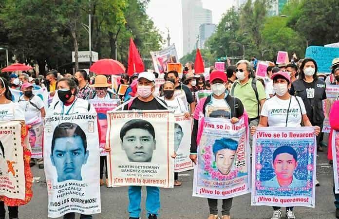 Procesan a ocho militares por el caso Ayotzinapa