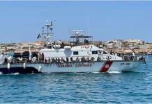 Más de 2,000 migrantes han llegado a la isla italiana de Lampedusa en las últimas 24 horas