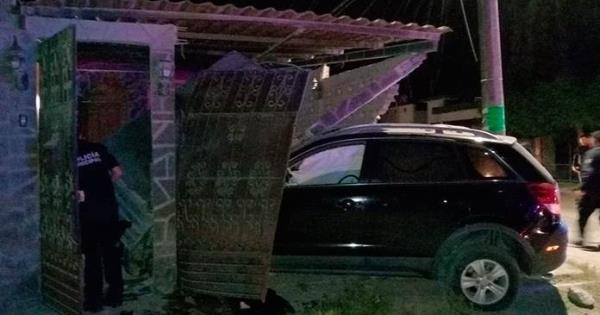 Mujer Al Volante Atropella A Otra Y Choca Contra Casa 2423