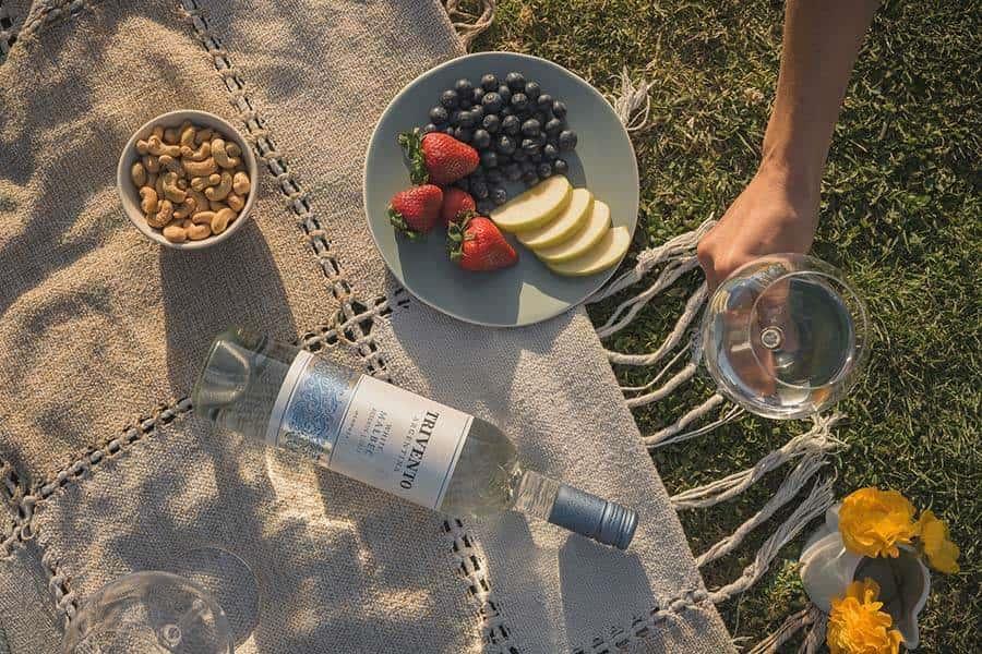 Malbec blanco y un almuerzo sencillo para compartir.