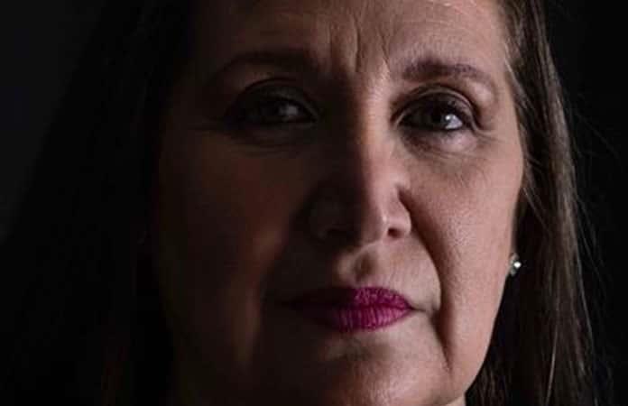 Fotografía cedida sin fechar por HBO Max, donde se observa a la reclusa mexicana Sara Aldrete durante una sesión fotográfica en Ciudad de México