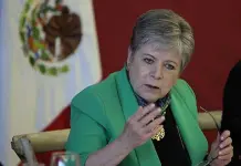 18 diplom&aacute;ticos Mexicanos regresan de urgencia de Ecuador