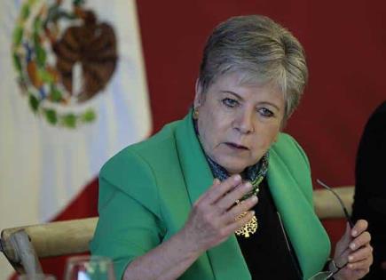 18 diplomáticos Mexicanos regresan de urgencia de Ecuador