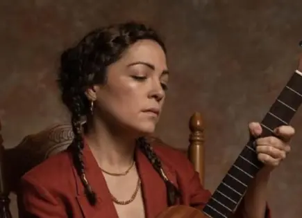 Natalia Lafourcade deslumbra con su embarazo en conciertos en vivo