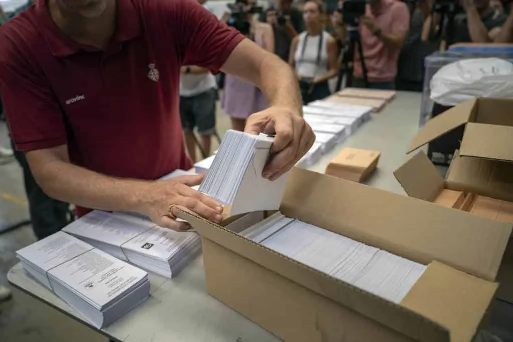 Frenan voto en elecciones españolas a mexicanos nacionalizados
