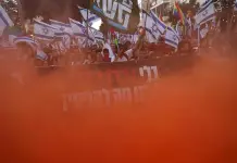 Miles de israelíes piden en Tel Aviv una tregua Miles de israelíes piden en Tel Aviv una tregua