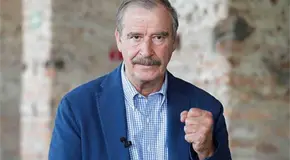 Vicente Fox critica programas de bienestar y universalidad