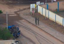 Francia niega el uso de armas letales en la defensa de su Embajada en Niamey