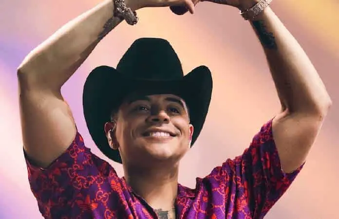 Eduin Caz informa mejoría de su hijo hospitalizado