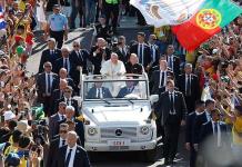 Portugal libra una guerra de carteles sobre los abusos en la Iglesia durante la visita del papa