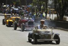 Cerca de 300 autos antiguos llenan de recuerdos y nostalgia las calles de Medellín