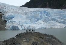 Los turistas invaden la capital de Alaska entre dudas sobre el futuro de su enorme glaciar