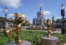 Exgobernadores y exlegisladores: Represalias de DeSantis contra Disney perjudican a Florida