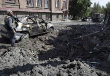 Cinco muertos tras ataque de misiles rusos contra un edificio en el este de Ucrania