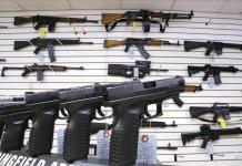 Illinois limitará publicidad de armas de fuego en intento por frenar tiroteos masivos