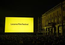 Activistas se pegan al escenario del Festival de Locarno en protesta por cambio climático
