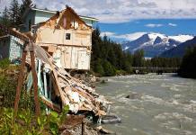  Ruptura de glaciar en Alaska arrasa viviendas