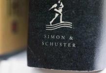 Simon & Schuster es vendida a la firma KKR por 1,620 millones de dólares