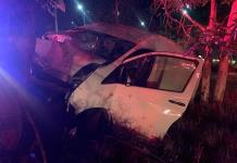 Una persona lesionada tras impactar su vehículo contra un árbol en carretera a Matehuala