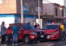 Solo daños en choque de dos vehículos en Av. Hernán Cortés