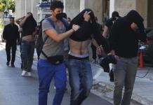 Más de 100 aficionados croatas afrontan cargos por homicidio en Grecia tras letal violencia
