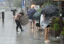 Tormenta tropical azota con fuertes lluvias y vientos a Corea del Sur; miles evacúan las costas