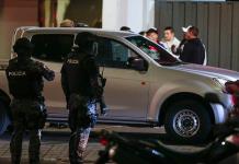 Extranjeros, los 6 detenidos por asesinato de candidato presidencial de Ecuador, según ministro
